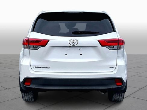 Used 2018 Toyota Highlander LE w/ Carpet Mat Package (TMS) image 7