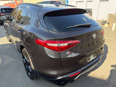 Used 2023 Alfa Romeo Stelvio Veloce image 3