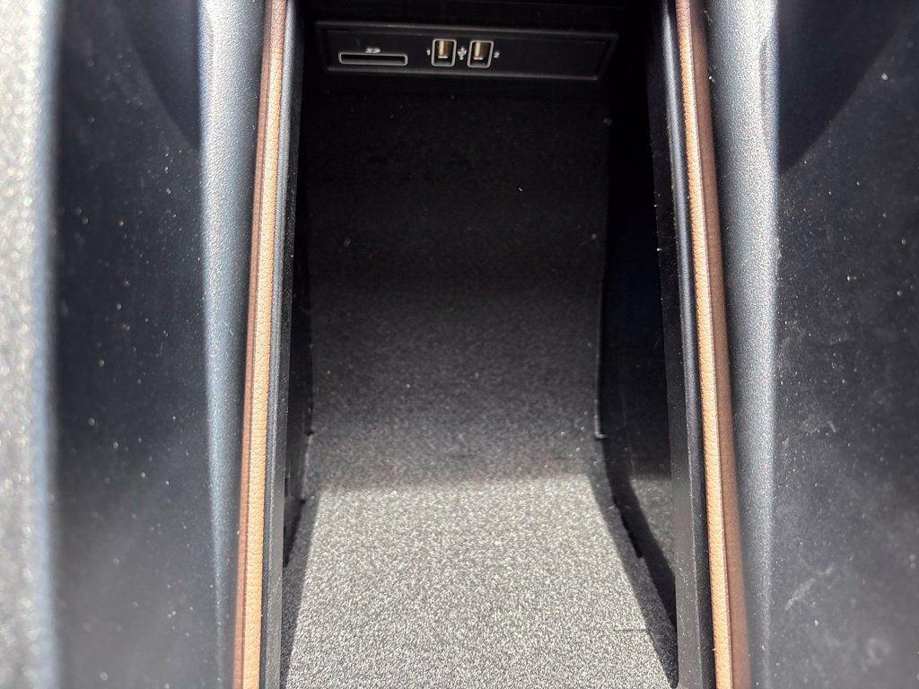Used 2018 Mercedes-Benz E 400 4MATIC Sedan image 37