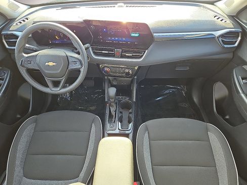 Used 2025 Chevrolet TrailBlazer LT AWD/4WD image 16