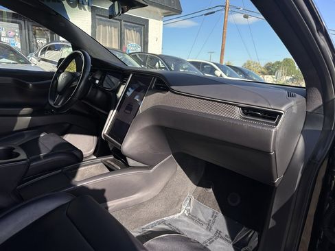 Used 2018 Tesla Model X 75D image 21