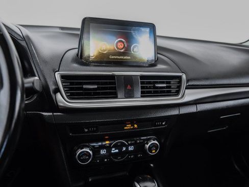 Used 2018 MAZDA MAZDA3 Touring FWD image 25
