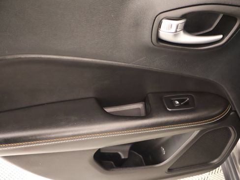 Used 2018 Jeep Compass Sport w/ Cold Weather Group FWD image 16