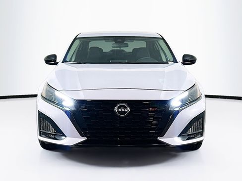 Used 2023 Nissan Altima 2.5 SR image 2