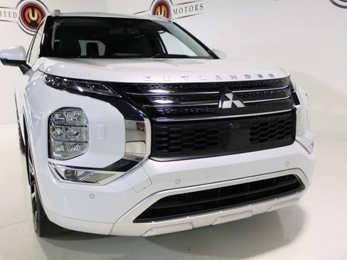 Used 2024 Mitsubishi Outlander 4WD Plug-In Hybrid image 26