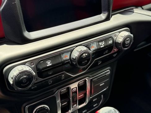 Used 2018 Jeep Wrangler Unlimited Rubicon AWD/4WD image 21