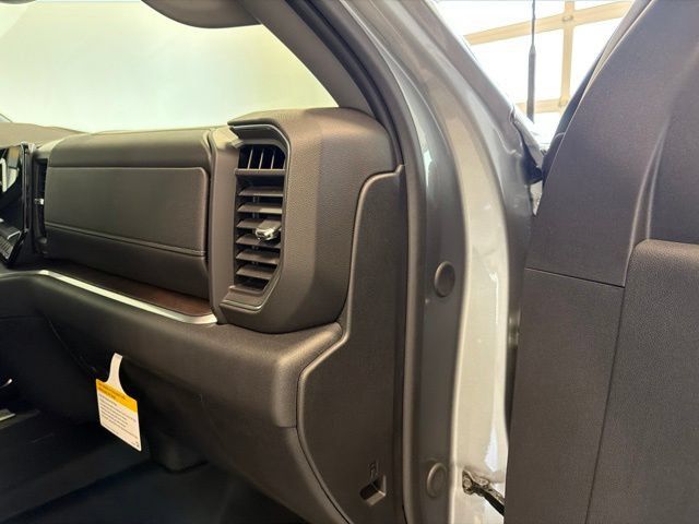 New 2026 GMC Sierra 3500 SLT AWD/4WD image 29