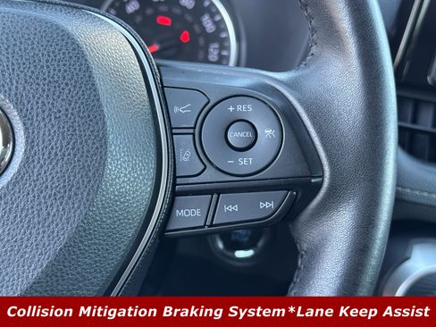 Used 2020 Toyota RAV4 XLE Premium image 5