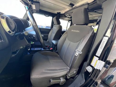 Used 2017 Jeep Wrangler Unlimited Sahara AWD/4WD image 11