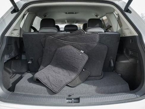 Used 2024 Volkswagen Tiguan SE image 9