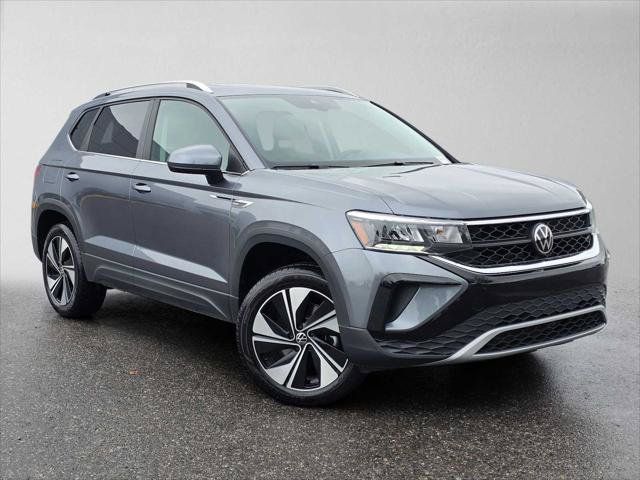 Used 2024 Volkswagen Taos SE AWD/4WD image 1