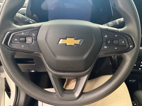Used 2025 Chevrolet TrailBlazer LT AWD/4WD image 16