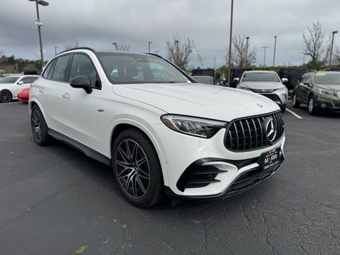 Used 2025 Mercedes-Benz GLC 43 AMG 4MATIC image 4