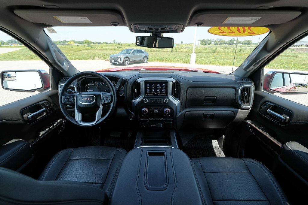 Used 2022 GMC Sierra 1500 SLT w/ SLT Premium Package AWD/4WD image 30