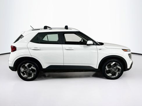 Used 2023 Hyundai Venue SEL FWD image 4