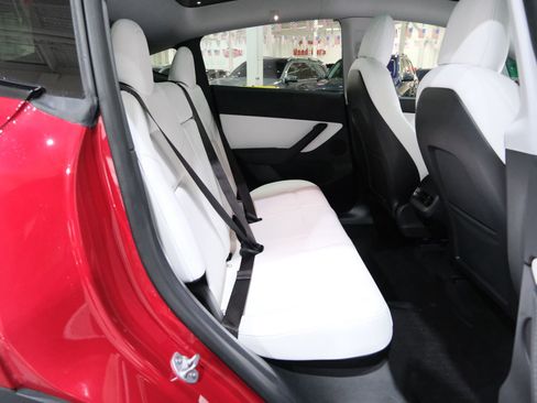 Used 2021 Tesla Model Y Performance image 24