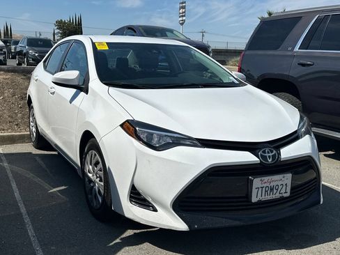 Used 2017 Toyota Corolla LE FWD image 2