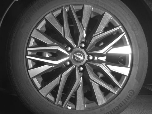 Used 2025 Nissan Altima 2.5 SV FWD image 12