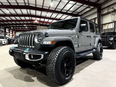 Used 2021 Jeep Wrangler Unlimited Sahara AWD/4WD image 9