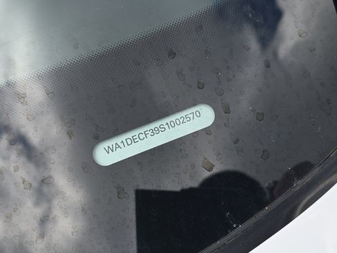 Used 2025 Audi Q3 2.0T Premium image 2