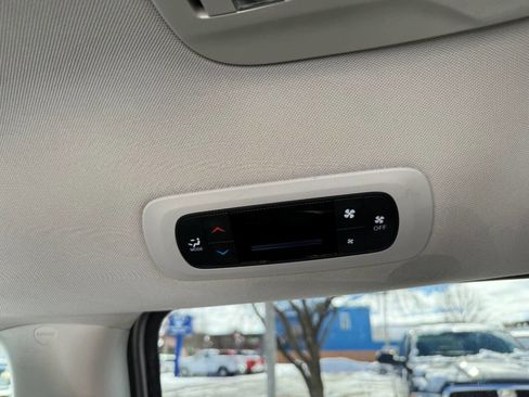 Used 2020 Chrysler Voyager Lxi image 27
