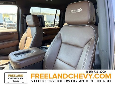 Used 2024 Chevrolet Suburban High Country w/ Advanced Technology Package image 28