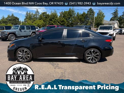 Used 2022 Toyota Corolla SE FWD image 3