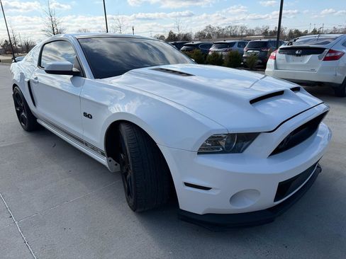 Used 2013 Ford Mustang GT Premium image 3