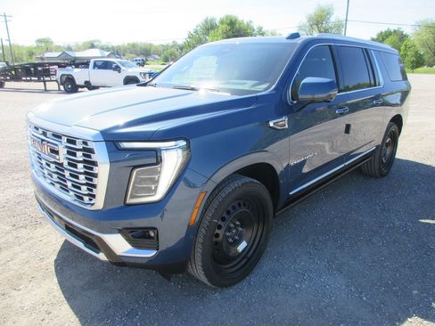 New 2026 GMC Yukon XL Denali AWD/4WD image 9