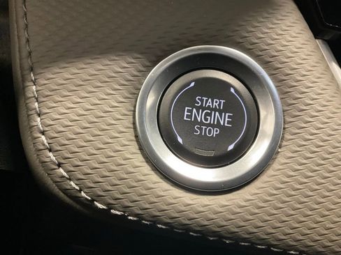 Used 2025 Chevrolet Equinox LT w/ Convenience Package II image 14