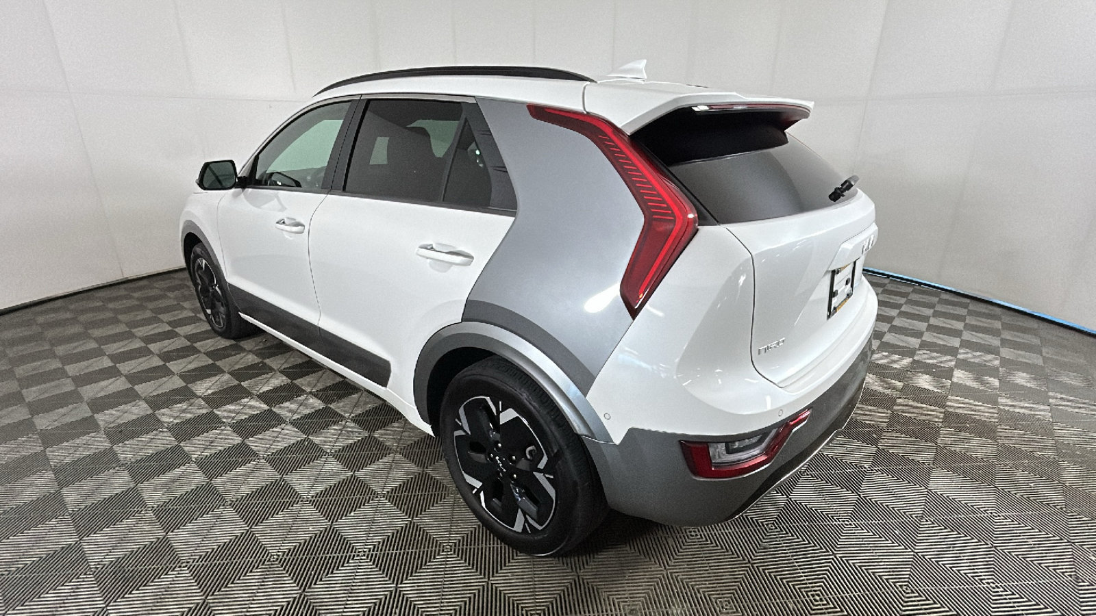 Used 2024 Kia Niro Wave w/ Wave Preserve Package FWD image 5