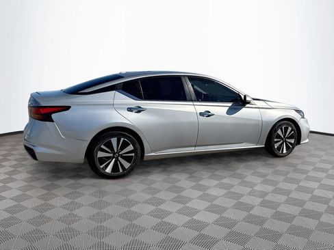 Used 2022 Nissan Altima 2.5 SV image 5