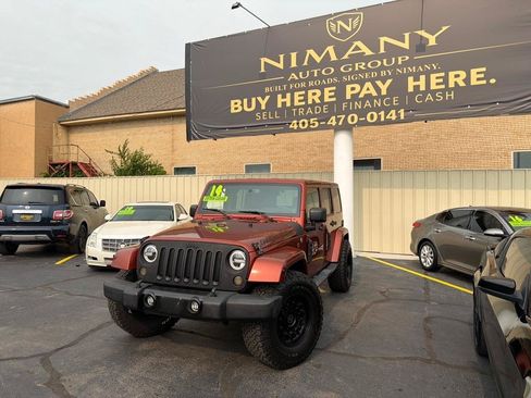 Used 2014 Jeep Wrangler Unlimited Sahara w/ Dual Top Group AWD/4WD image 8