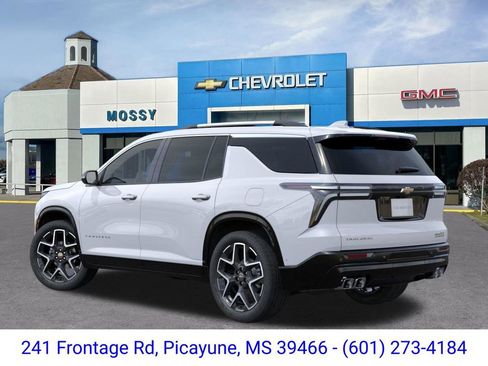 New 2026 Chevrolet Traverse High Country FWD image 3