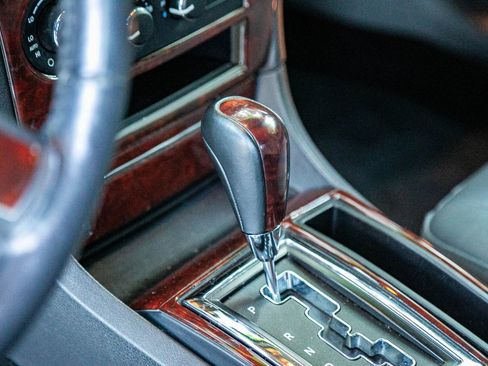 Used 2005 Chrysler 300 Touring image 29