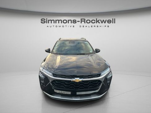 Used 2024 Chevrolet Trax LT image 2