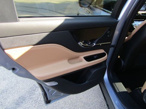 Used 2022 Lincoln Corsair Reserve w/ Equipment Group 201A image 13