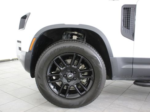 Used 2023 Land Rover Defender 90 S image 11