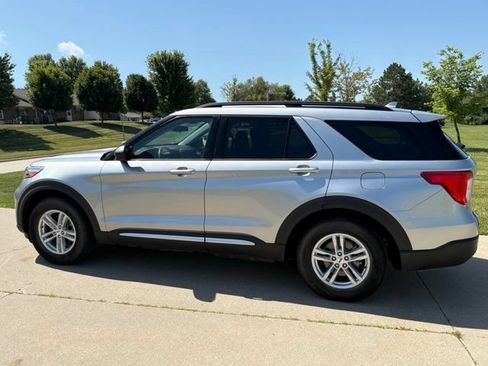 Used 2020 Ford Explorer XLT w/ Equipment Group 202A AWD/4WD image 6