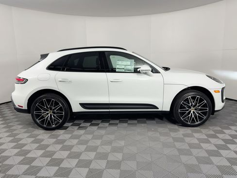Certified 2026 Porsche Macan AWD/4WD image 8
