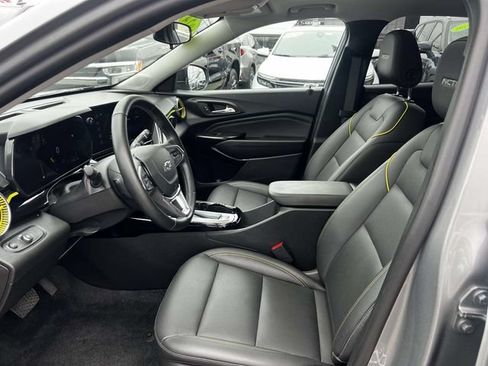 Used 2024 Chevrolet Trax ACTIV w/ Sunroof Package FWD image 12