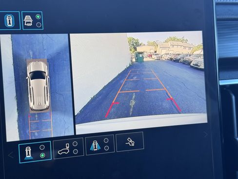 Used 2024 GMC Acadia Elevation image 28