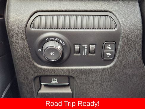 Used 2024 Jeep Wagoneer Series II w/ Flexible Seating Group RWD image 29