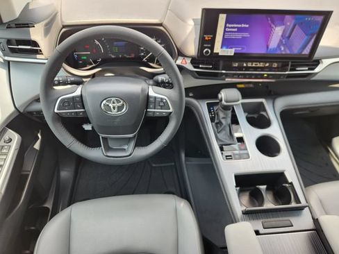 Certified 2026 Toyota Sienna XLE FWD image 27