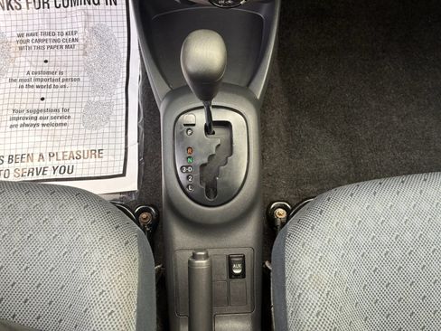 Used 2010 Toyota Yaris 2-Door Hatchback FWD image 17