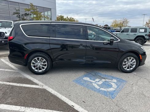 New 2026 Chrysler Pacifica Select image 35