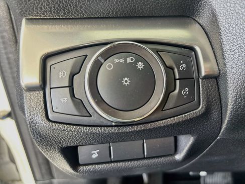 Used 2018 Ford Explorer XLT w/ Equipment Group 202A FWD image 10