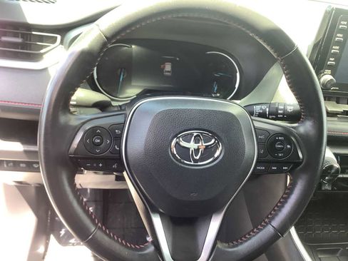 Used 2022 Toyota RAV4 SE w/ Weather & Moonroof Package AWD/4WD image 16