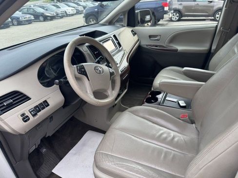 Used 2014 Toyota Sienna XLE w/ Entertainment Package AWD/4WD image 11