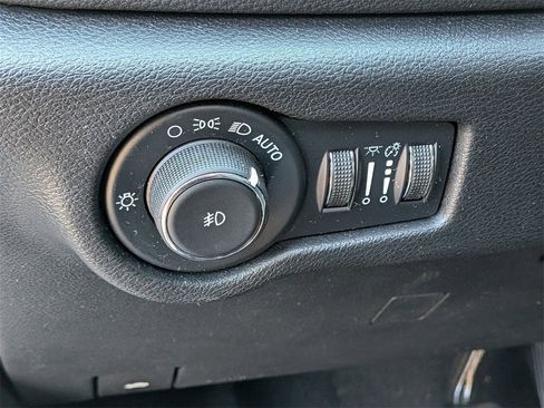 Used 2022 Chrysler Pacifica Touring-L w/ S Appearance Package image 13